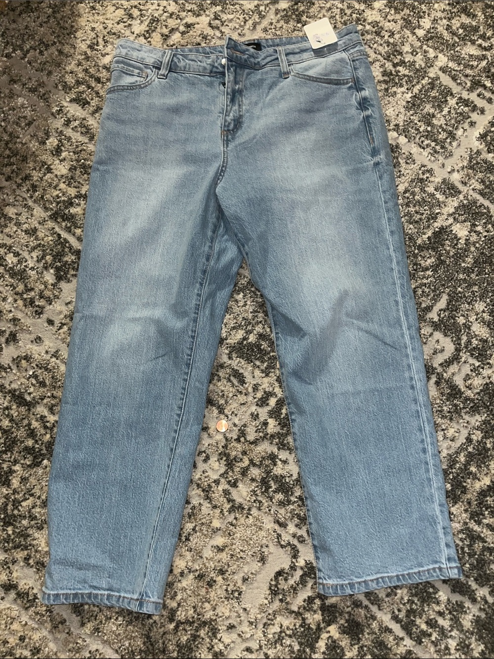 Express Men's Light Wash Relaxed Jeans